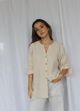 Cargar imagen en el visor de la galería, Blusa Olivia Beige
