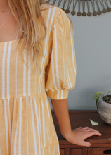 Cargar imagen en el visor de la galería, Vestido Josefina - Amarillo
