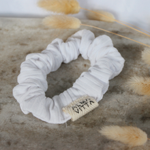 Cargar imagen en el visor de la galería, Scrunchie Blanco
